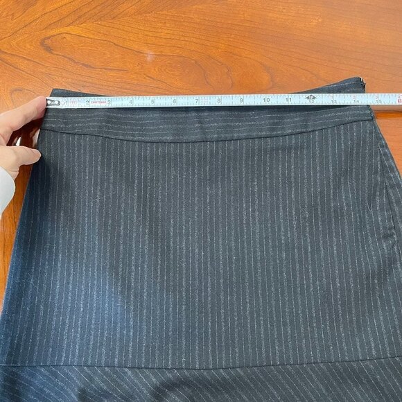 Banana Republic Stretch Mini Skirt. Size 2. Wool Mini Black Gray Striped. - Picture 6 of 7